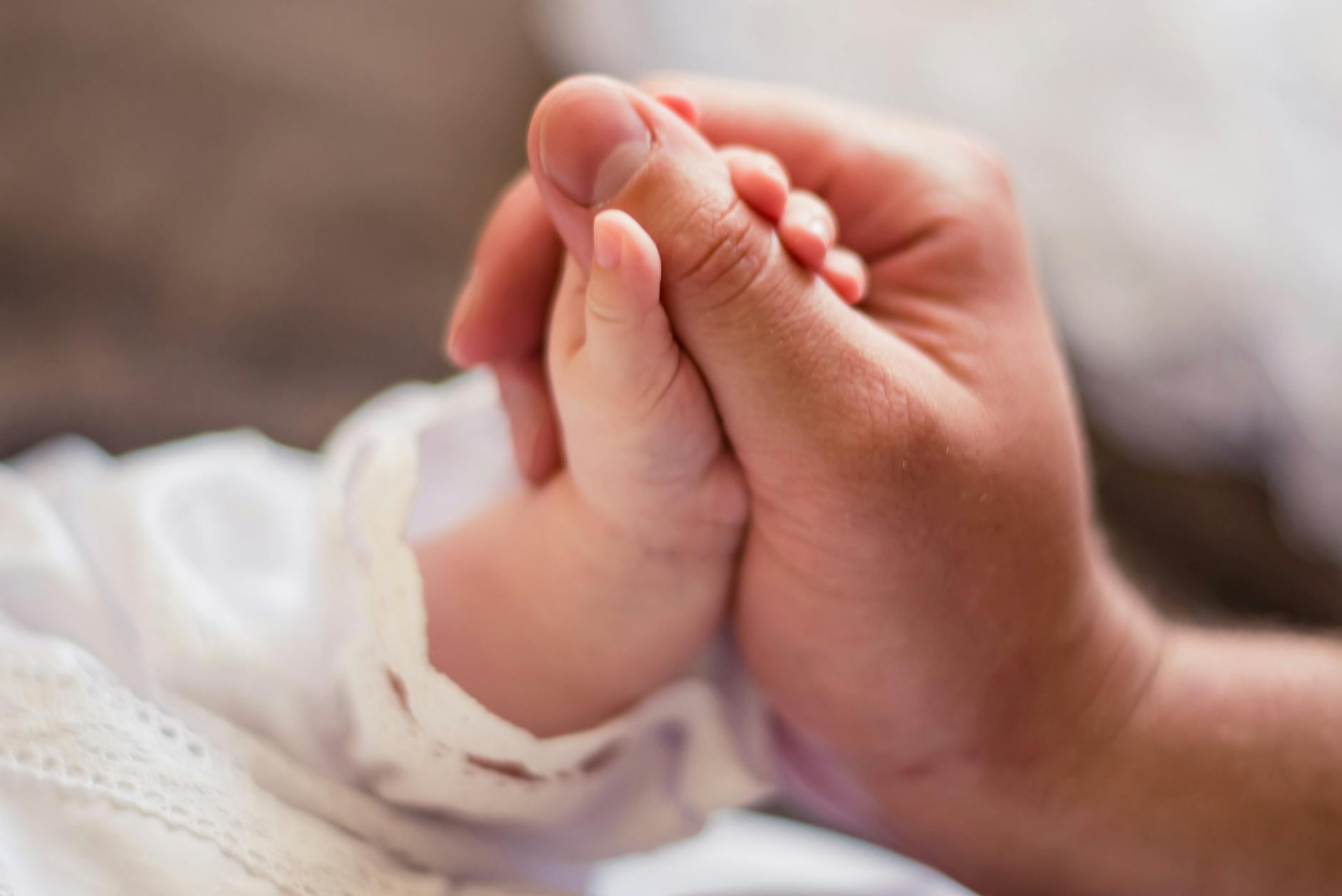 https://www.pexels.com/photo/tender-moment-between-parent-and-child-28996179/