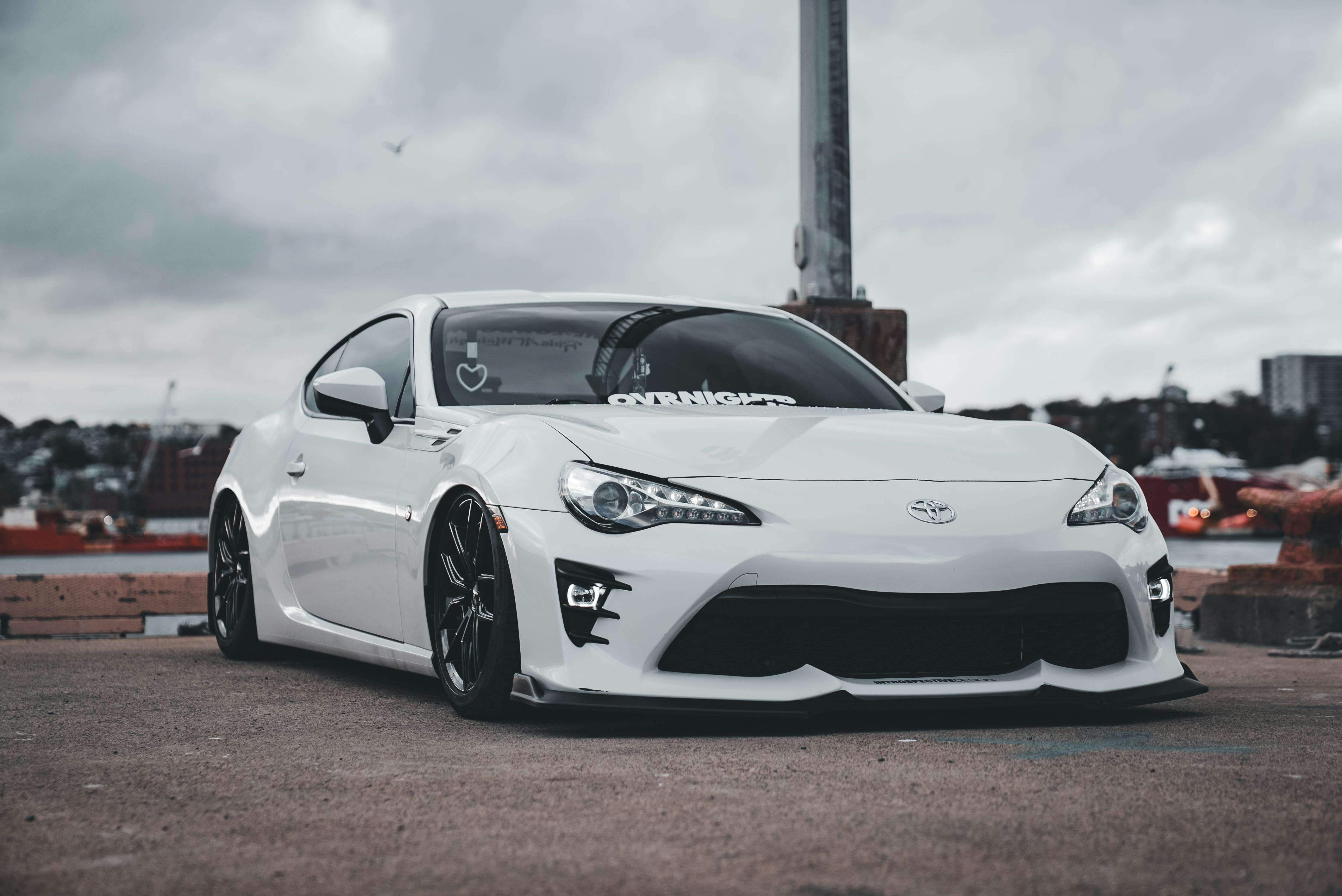 Toyota recalls 550,000 vehicles over seat defect — Photo by Erik Mclean on Pexels