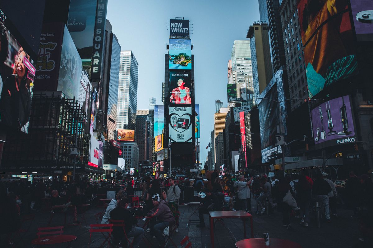 New York - Times Square - mulțime de turiști ziua