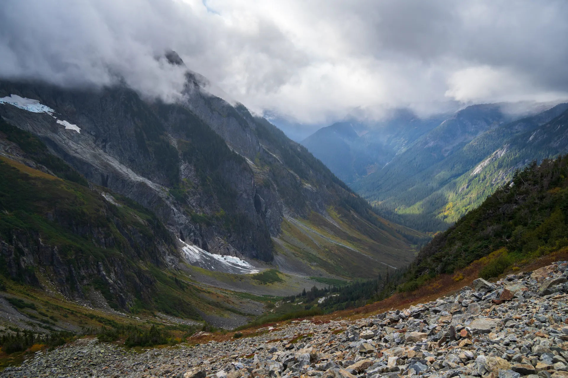 Graves Creek Trailhead: Directions, Permits, and Parking for the Enchanted Valley Hike