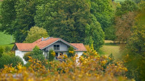 Free Charming countryside house surrounded by lush greenery in Germany, captured during summer. Stock Photo