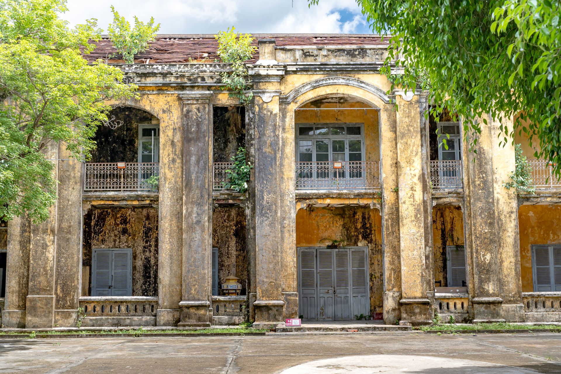 Historic Colonial Building with Weathered Facade