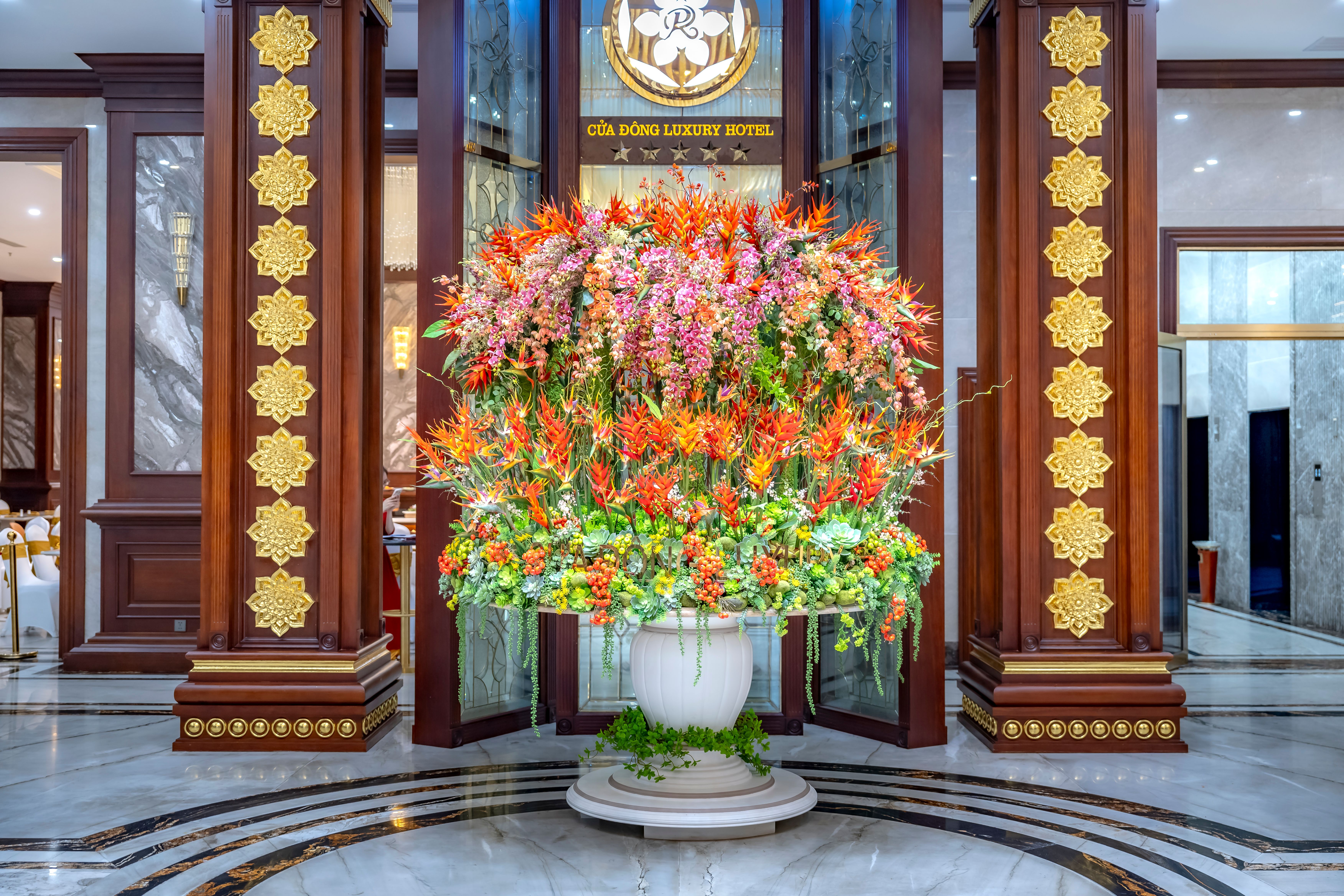 Elegant hotel lobby showcasing a vibrant floral arrangement in a classic setting.