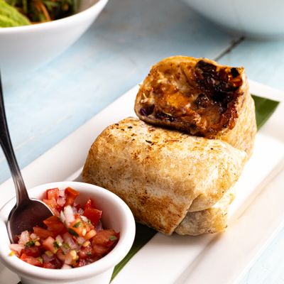 Burrito with fillings — Leonardo Aquino on Pexels