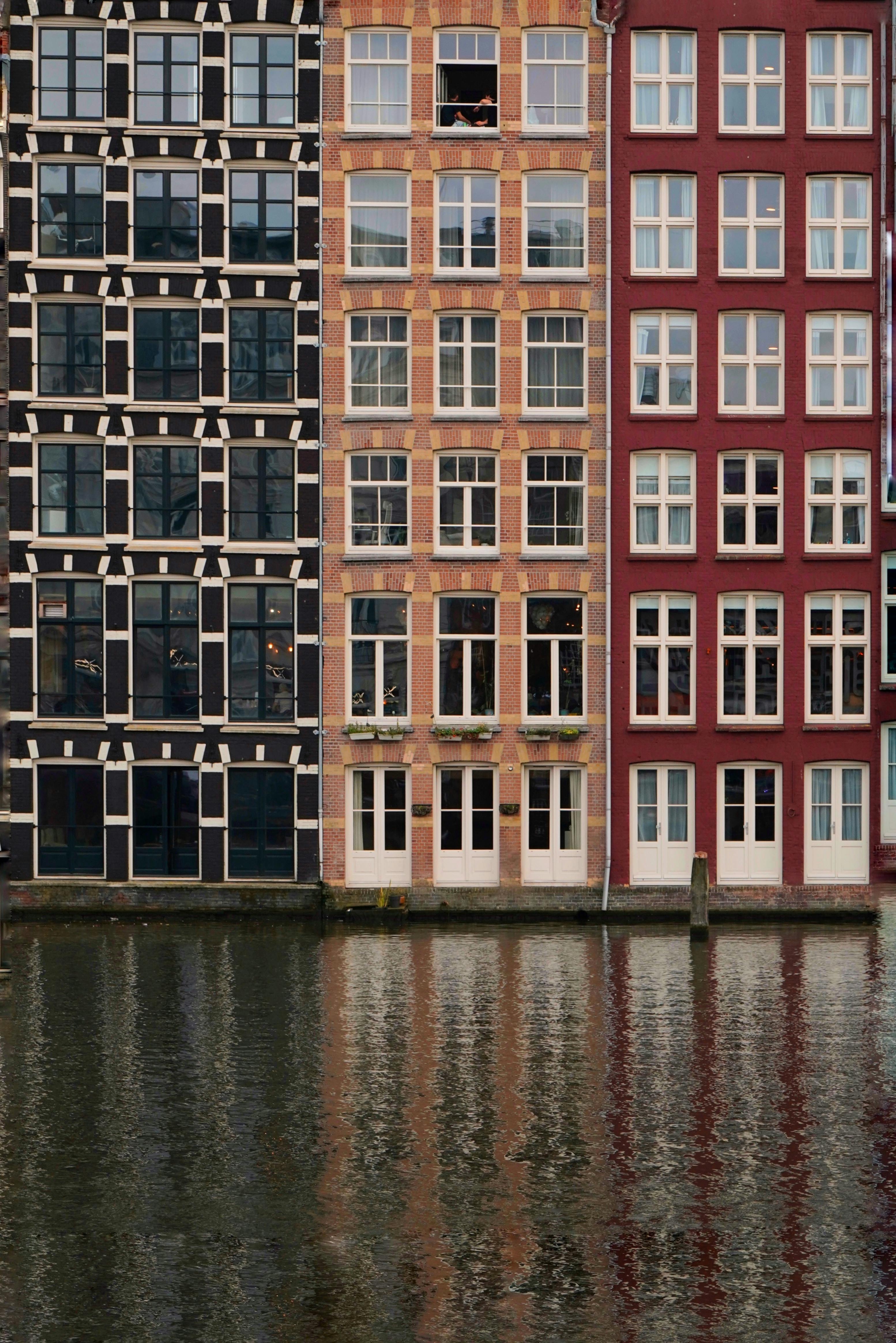 Charming canal-side houses with vibrant facades in Amsterdam's historic district.