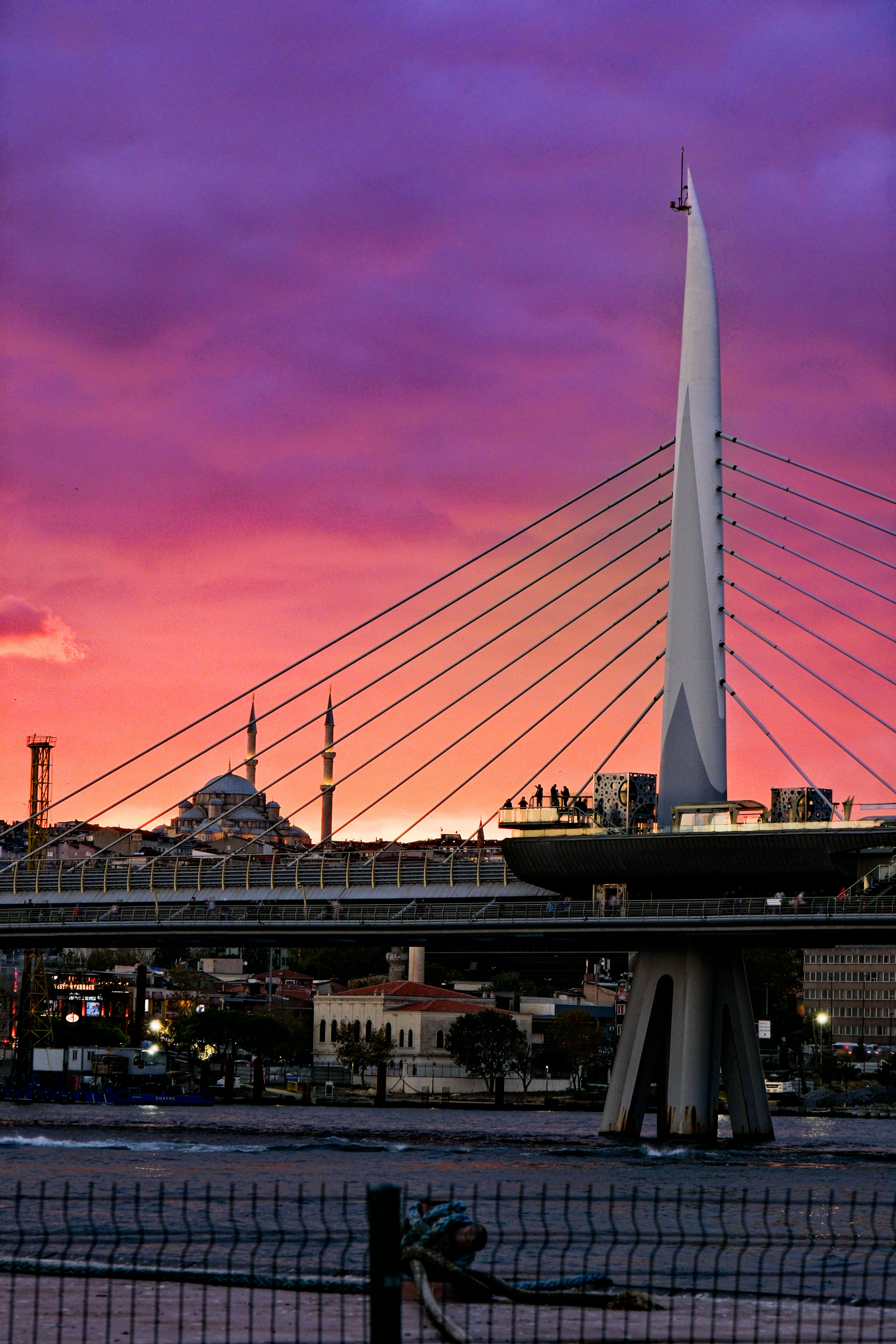 Gratuit Pont Du Métro De La Corne D'or Au Coucher Du Soleil à Istanbul Photos