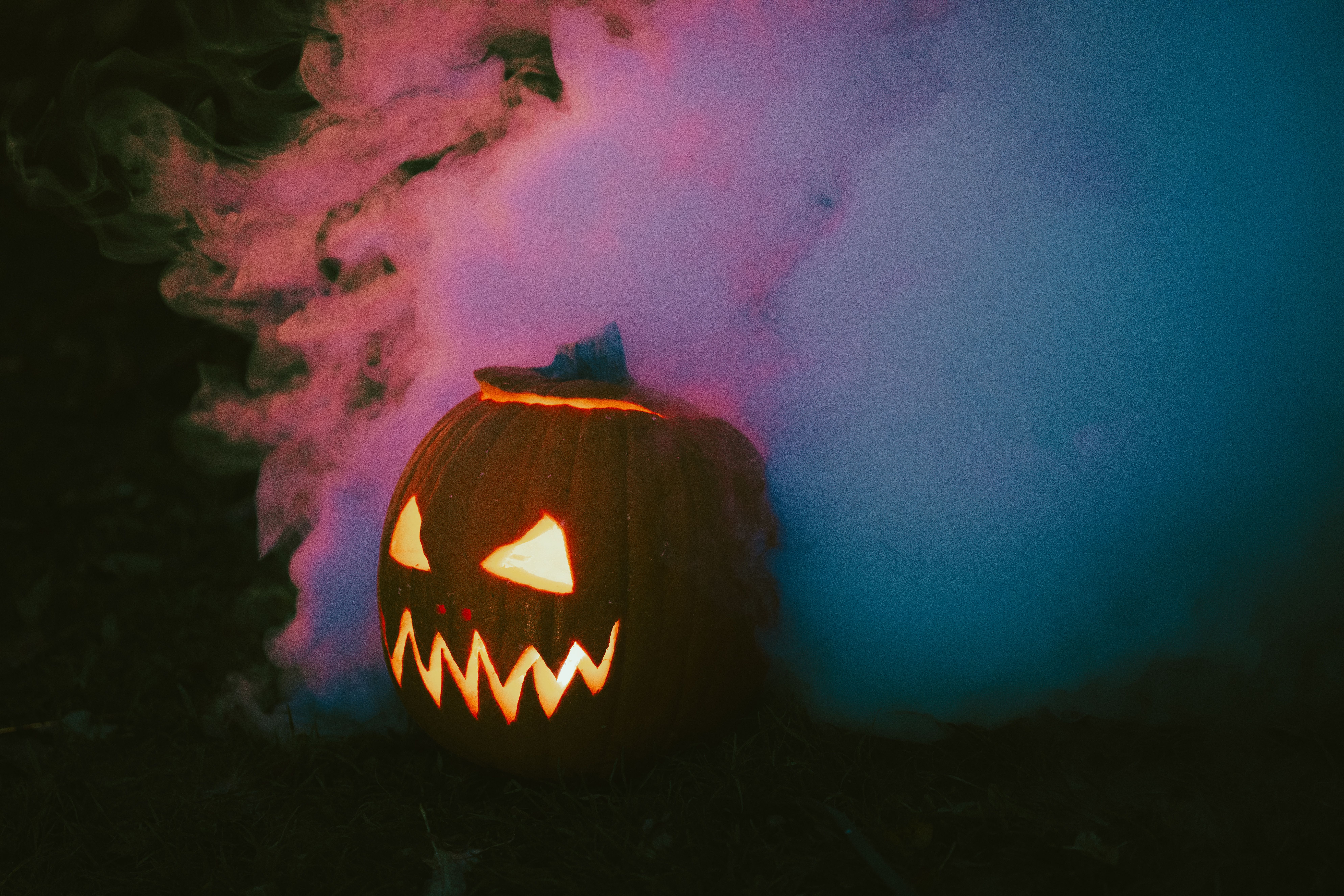 Spooky Jack-o'-Lantern with Smoky Background Halloween MacBook wallpaper 4K