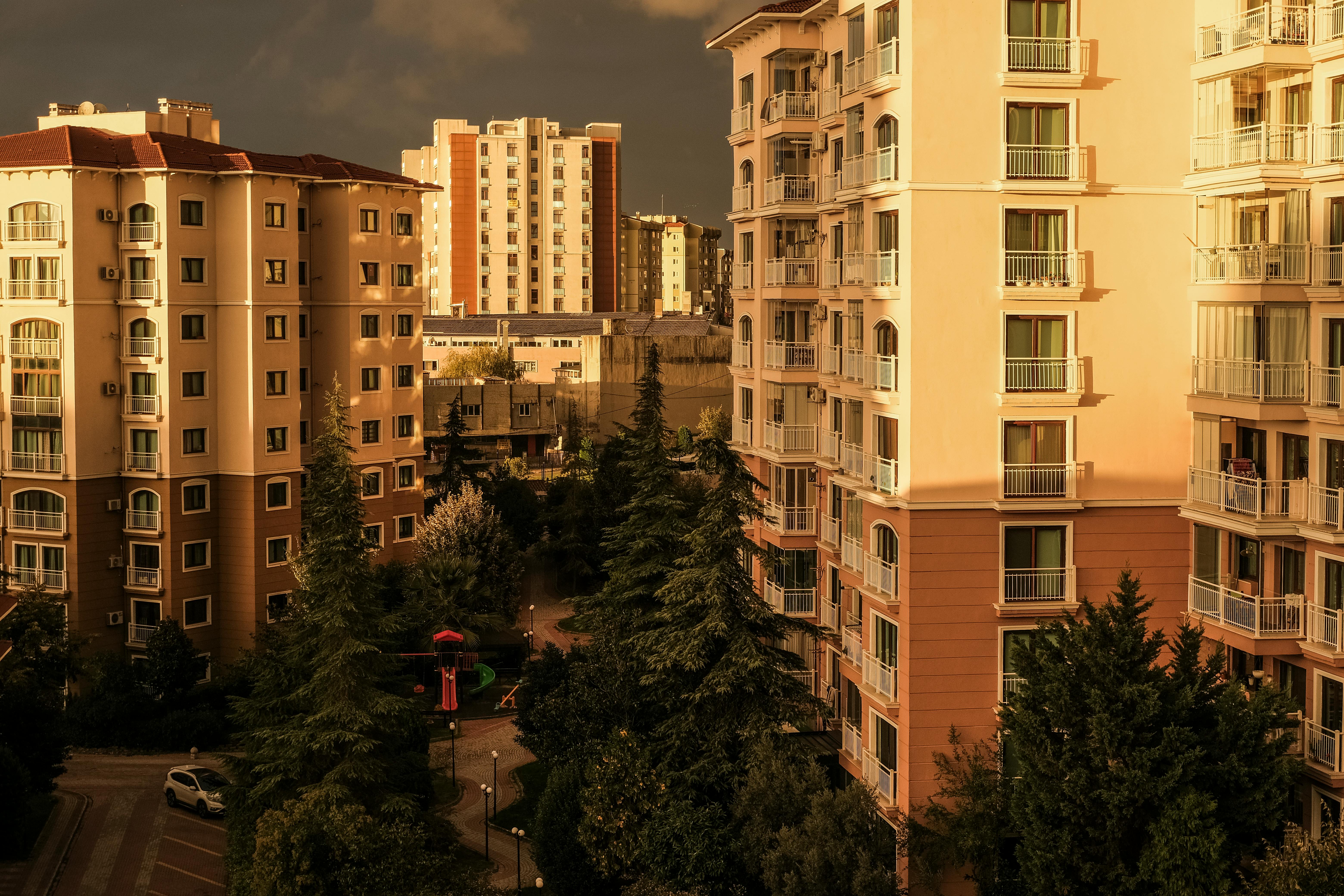 Bezos-backed real estate startup Arrived raises $27M to help fuel new 'stock market' for rental properties — Photo by Crab Le