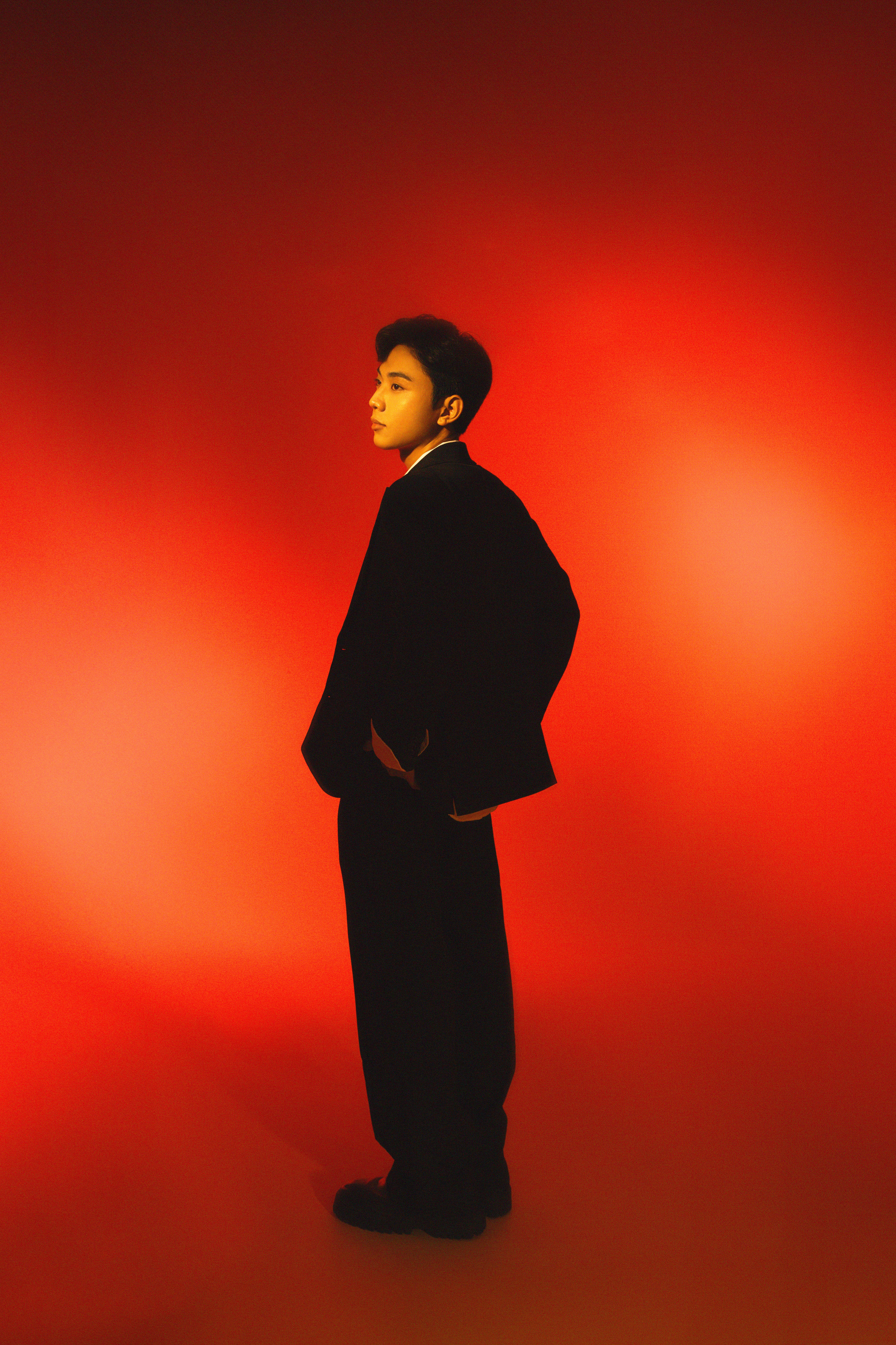Retrato Elegante De Un Hombre Con Traje · Foto de stock gratuita