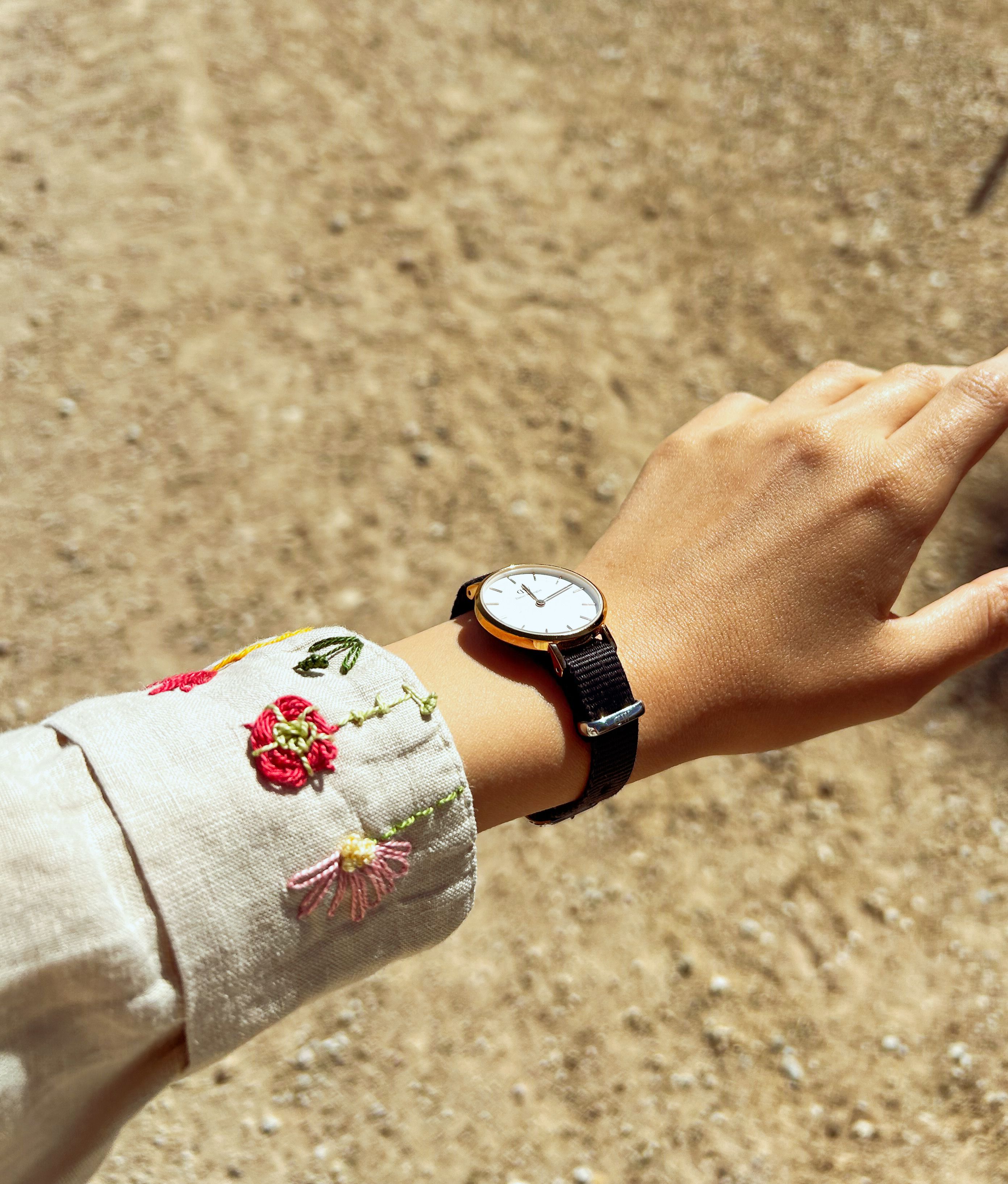 Close-up of a Hand Wearing a Elegant Wristwatch · Free Stock Photo