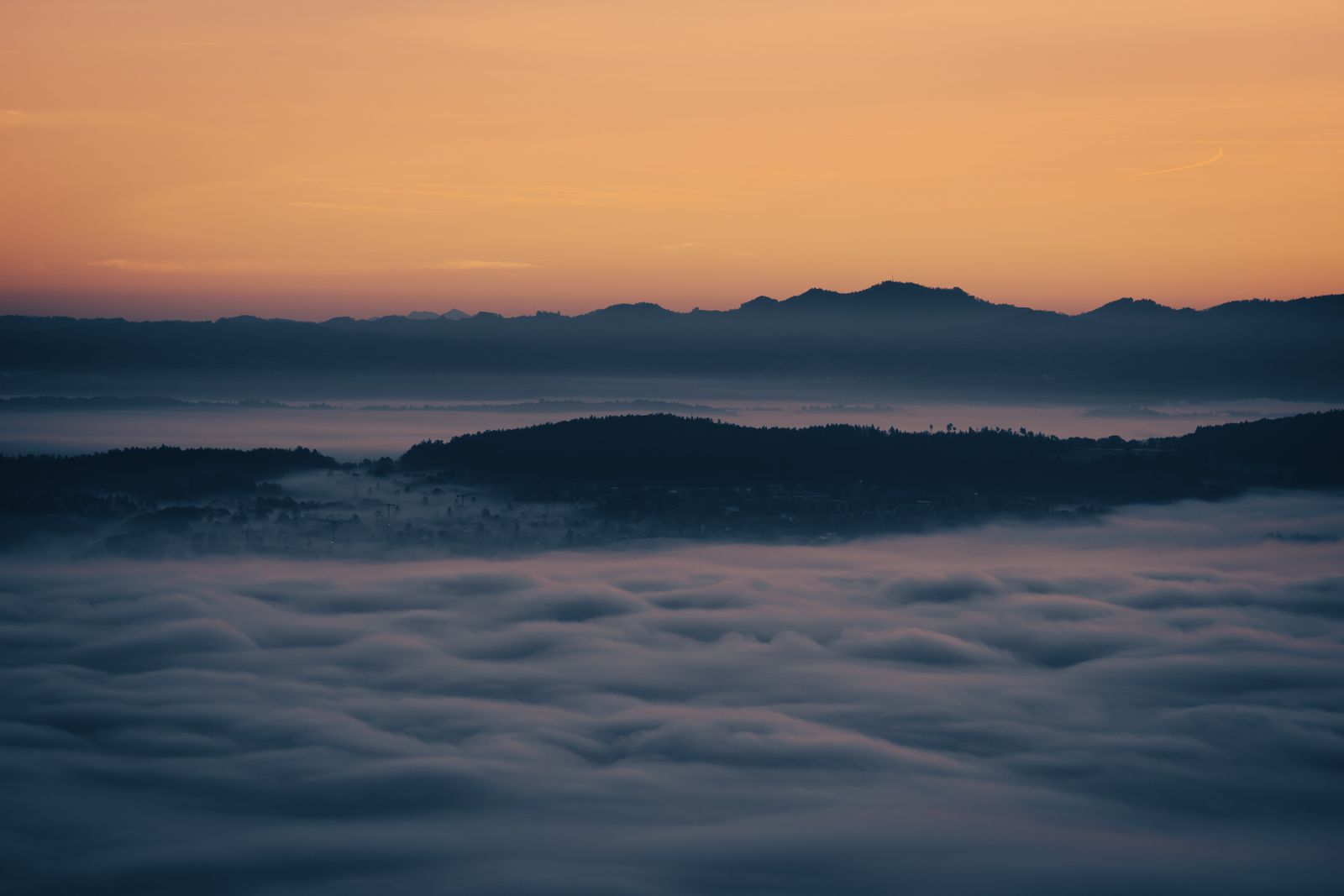 Dramatic Sunrise Over Mountain Range and Clouds · Free Stock Photo