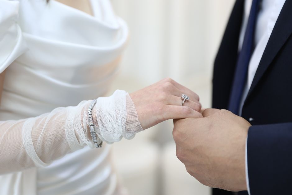 Billionaire James Packer Marries Former Model in Italy