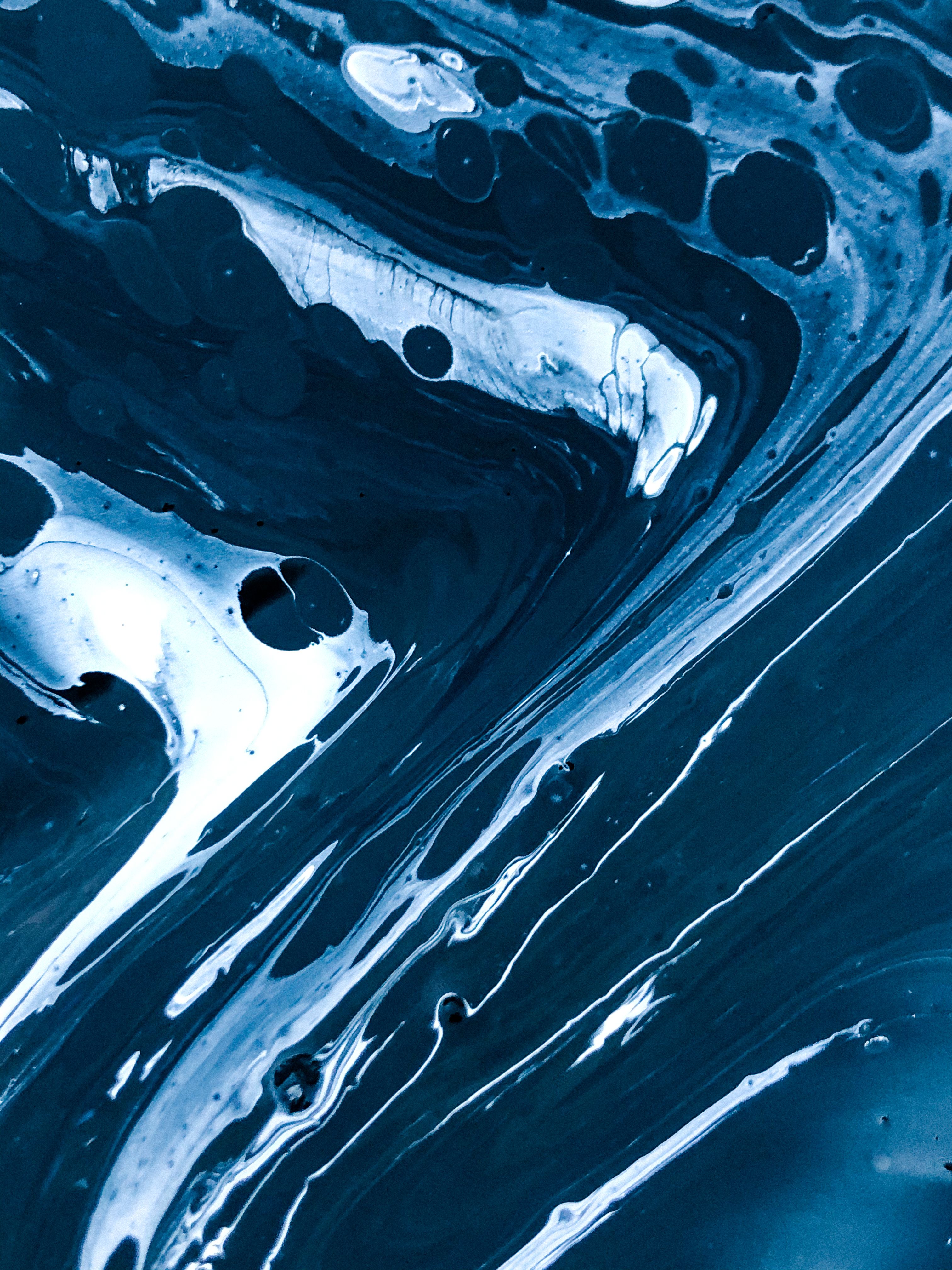Pintura Abstracta Fluida Azul y Blanca · Foto de stock gratuita