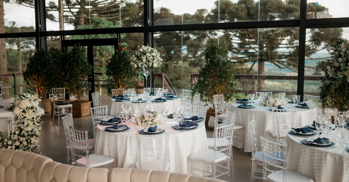 A Timeless Tuscan Vow Renewal at Villa Montanare Filled with Golden Light