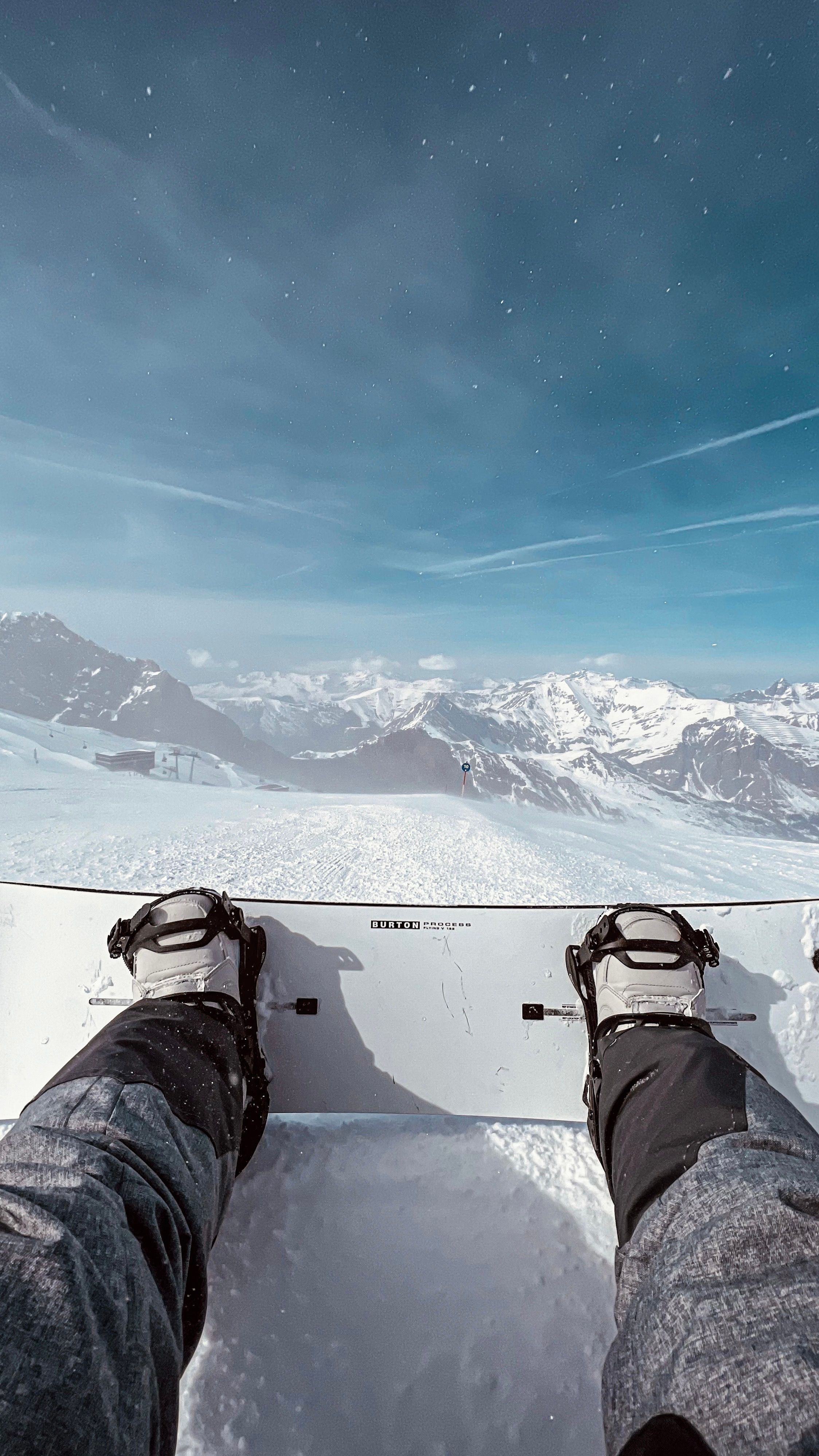 Snowboard freeride débutant choisir son premier matériel 2026 
