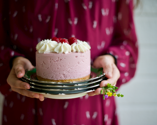 Free A homemade raspberry cake topped with cream, lovingly held, ideal for celebrations in Hawaii. Stock Photo