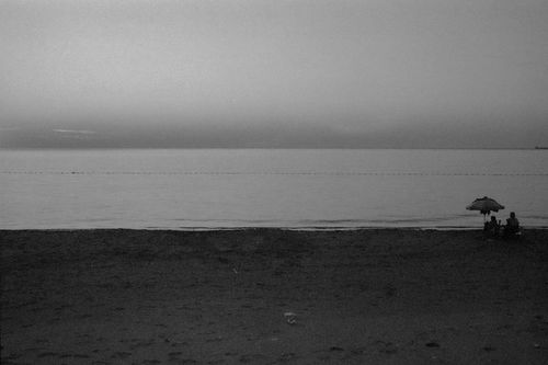 Free Black and white photo of a peaceful beach sunset in Bartın, Türkiye. Stock Photo