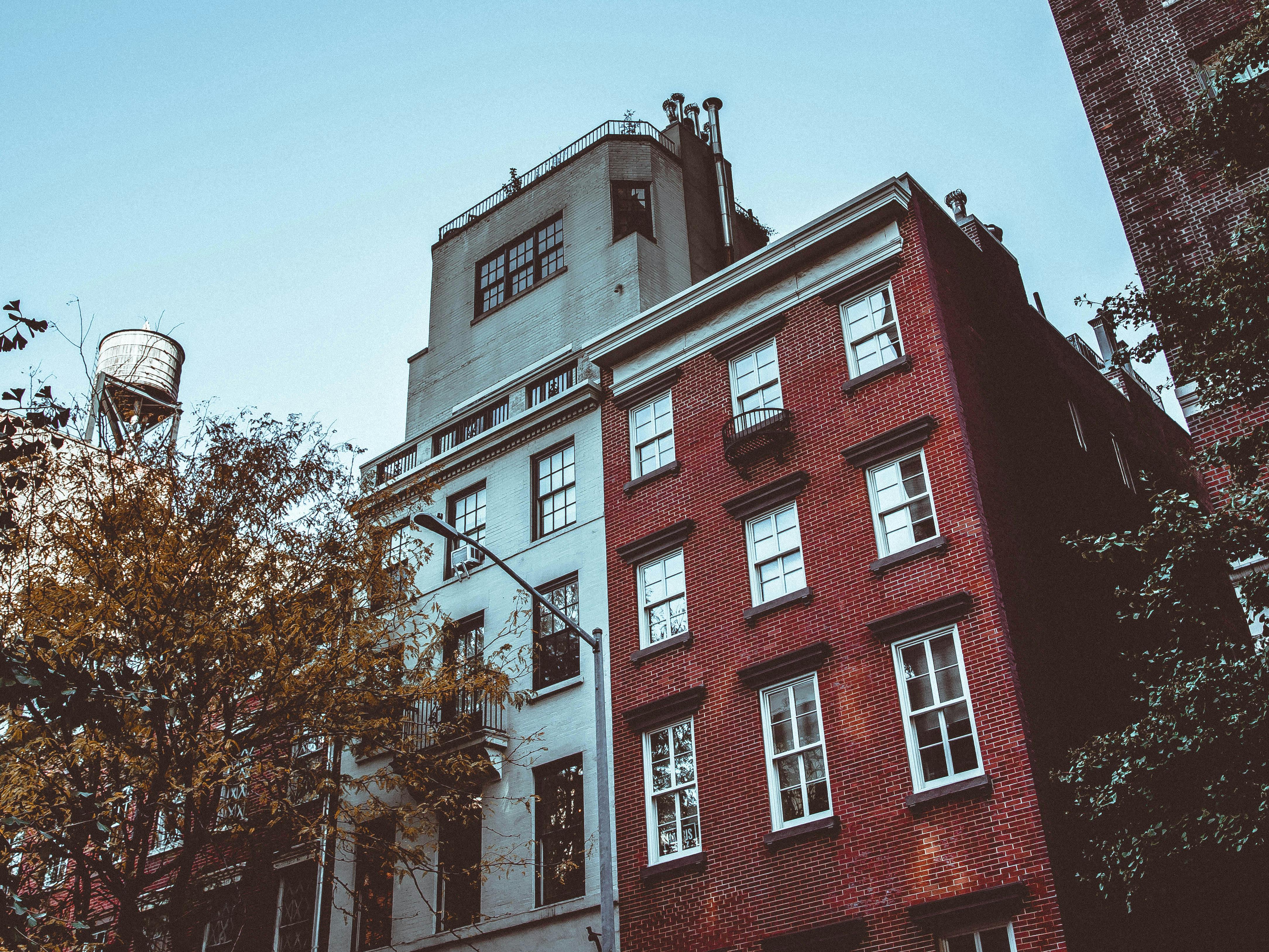 Mortgage rates rise — Photo by Louis on Pexels