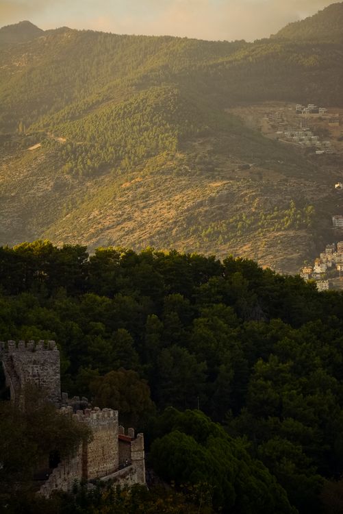 Scenic mountain landscape with ancient castle ruins · Free Stock Photo
