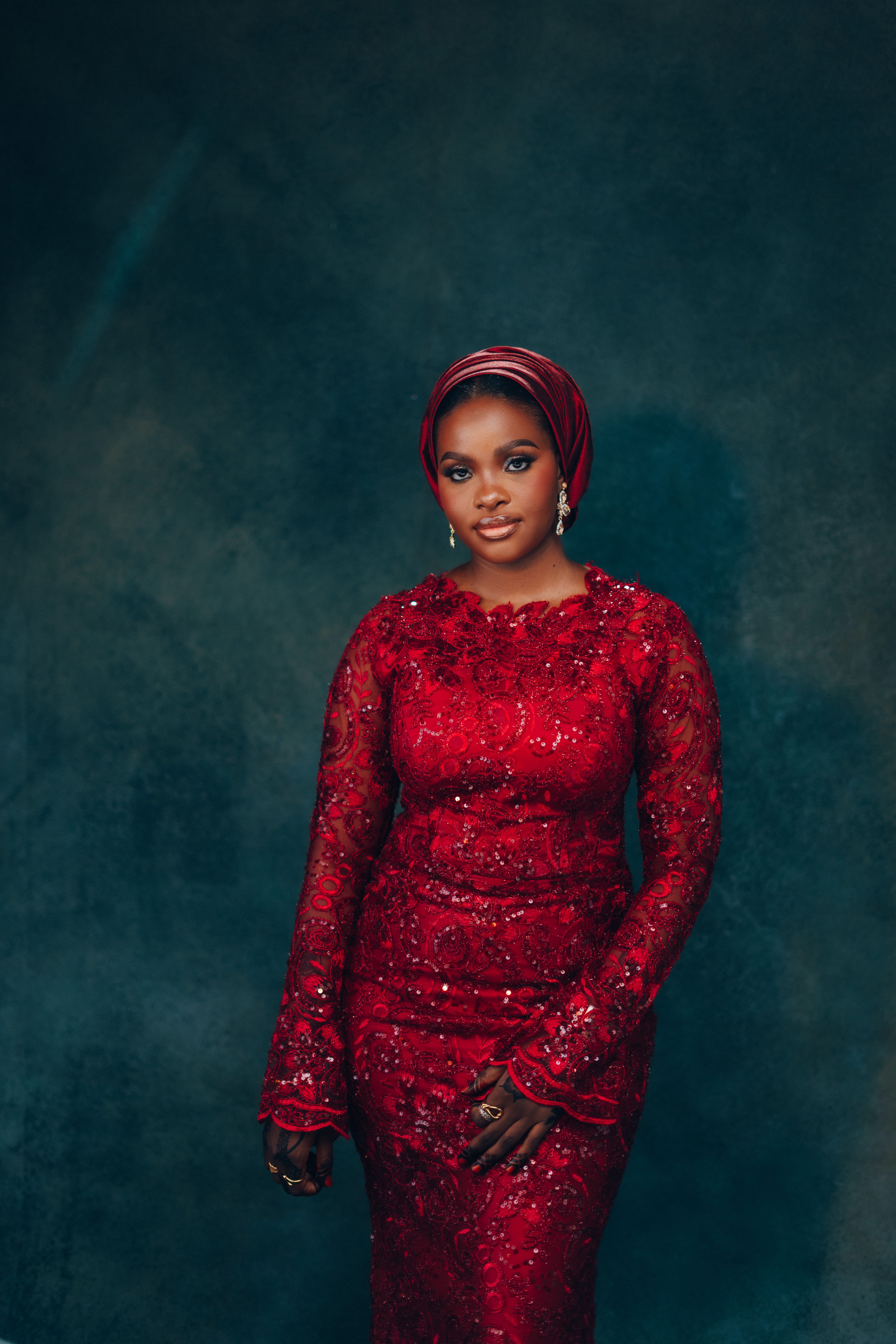 elegant-portrait-of-a-woman-in-traditional-nigerian-dress-free-stock