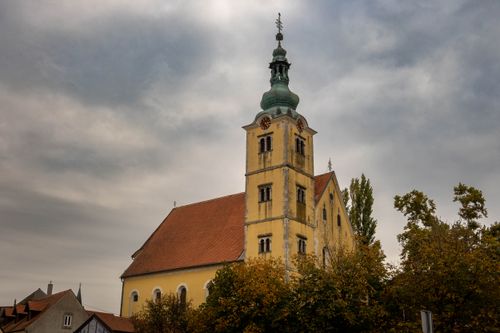 Free Captivating view of an old church tower in Samobor with dramatic sky and autumn trees. Stock Photo