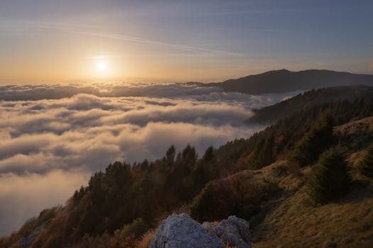 A stunning sunrise illuminates the clouds over the scenic Veneto hills, capturing nature's beauty.