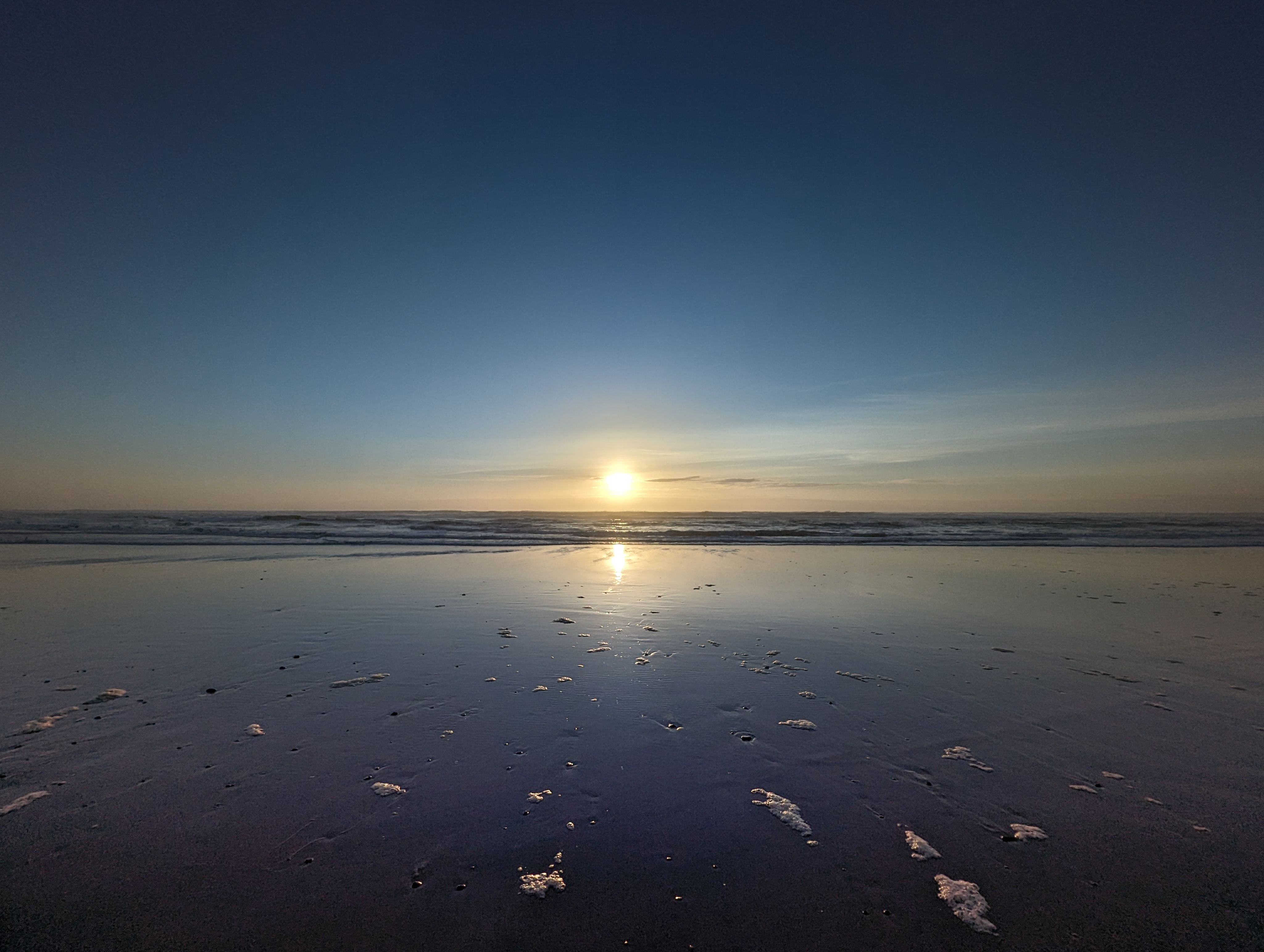 Serene Beach Sunset on Tranquil Shoreline · Free Stock Photo