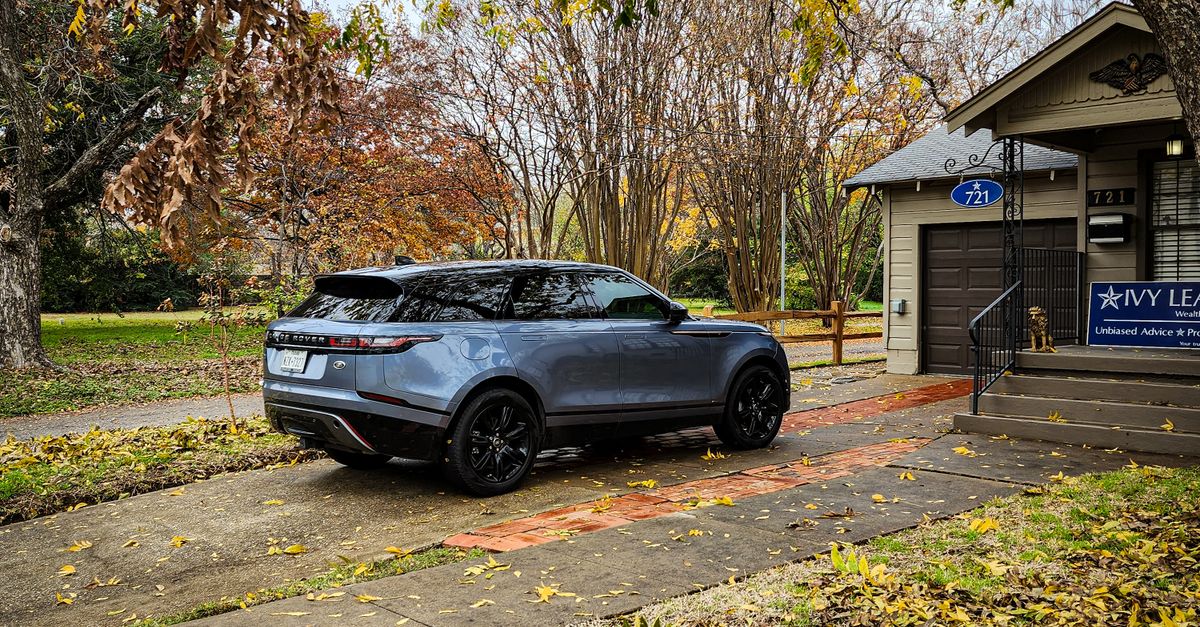 Range Rover Car Outside Range Rover Parked in Autumn Landscape in Arlington · Free Stock Photo