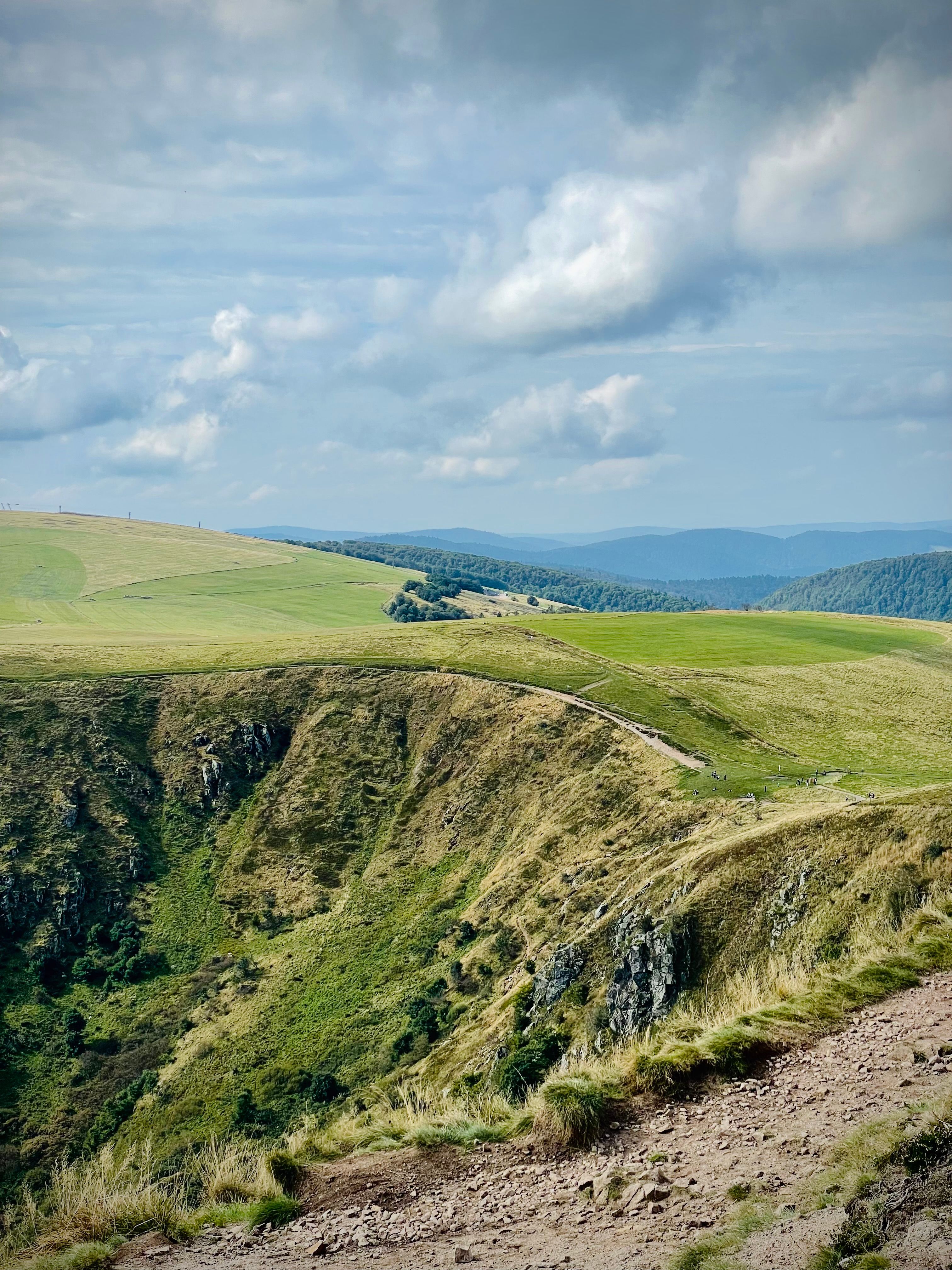 Scenic Mountain Ridge under Cloudy Sky · Free Stock Photo
