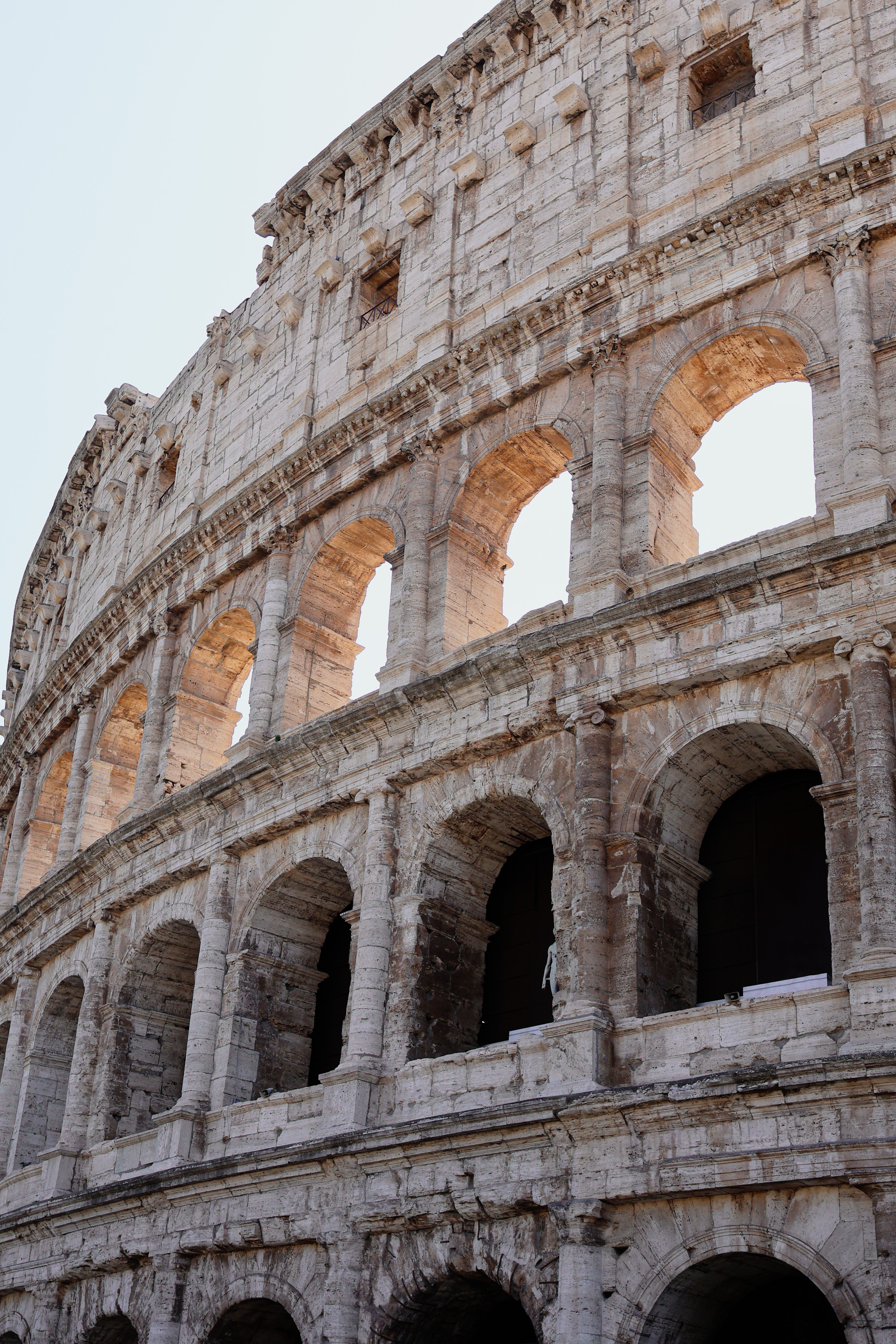 Iconic Colosseum in Rome - Ancient Architectural Marvel · Free Stock Photo