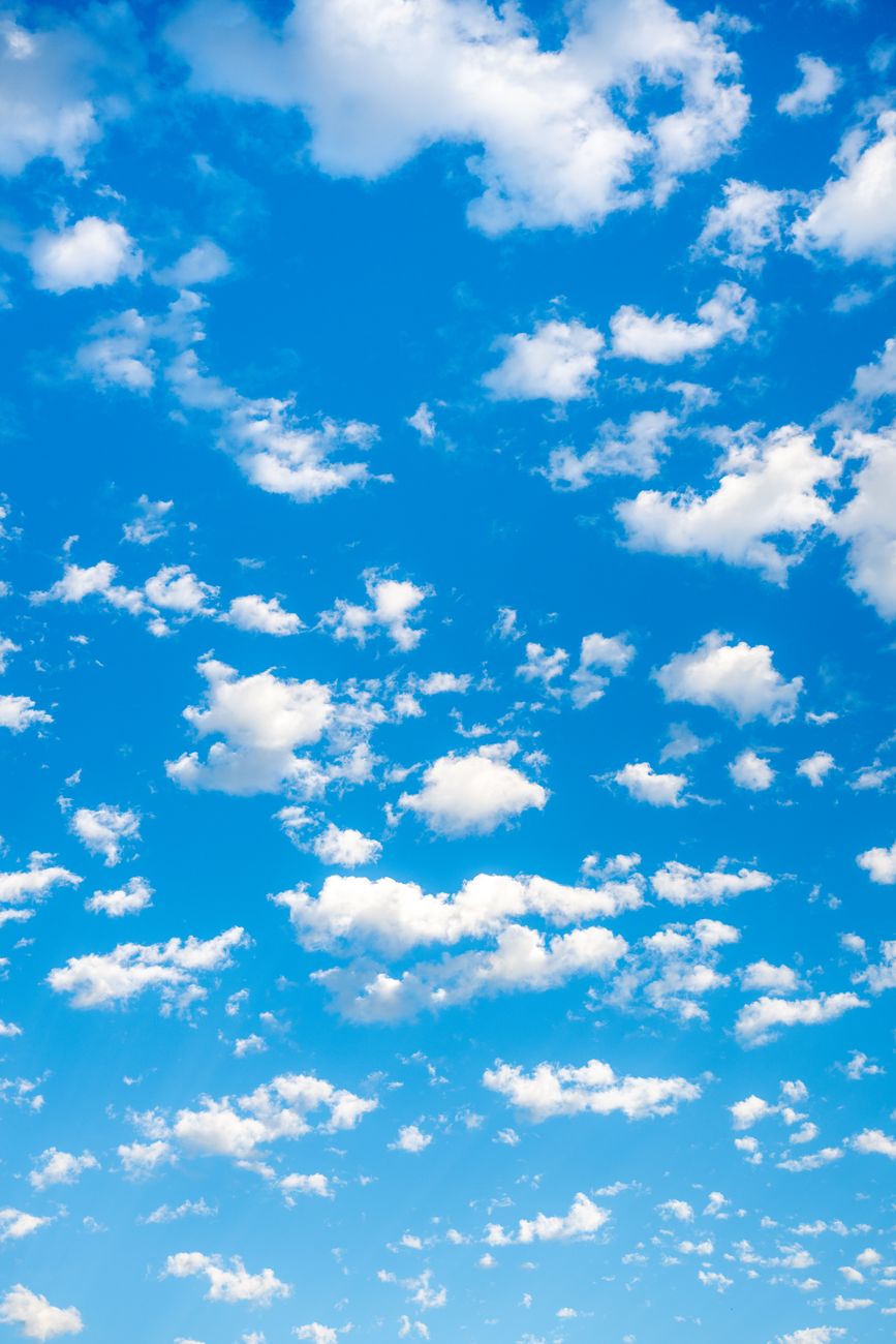 Beeindruckende Szene mit Himmel & Wolken – Anime Art (von Brett Sayles, 5504×8256, #29070902)