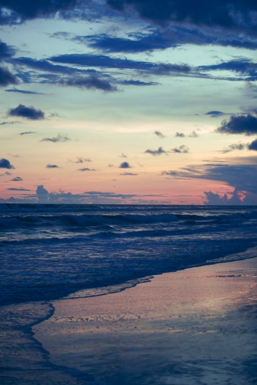Free Capture the tranquil beauty of a pastel sunset over Puri Beach in India. Stock Photo