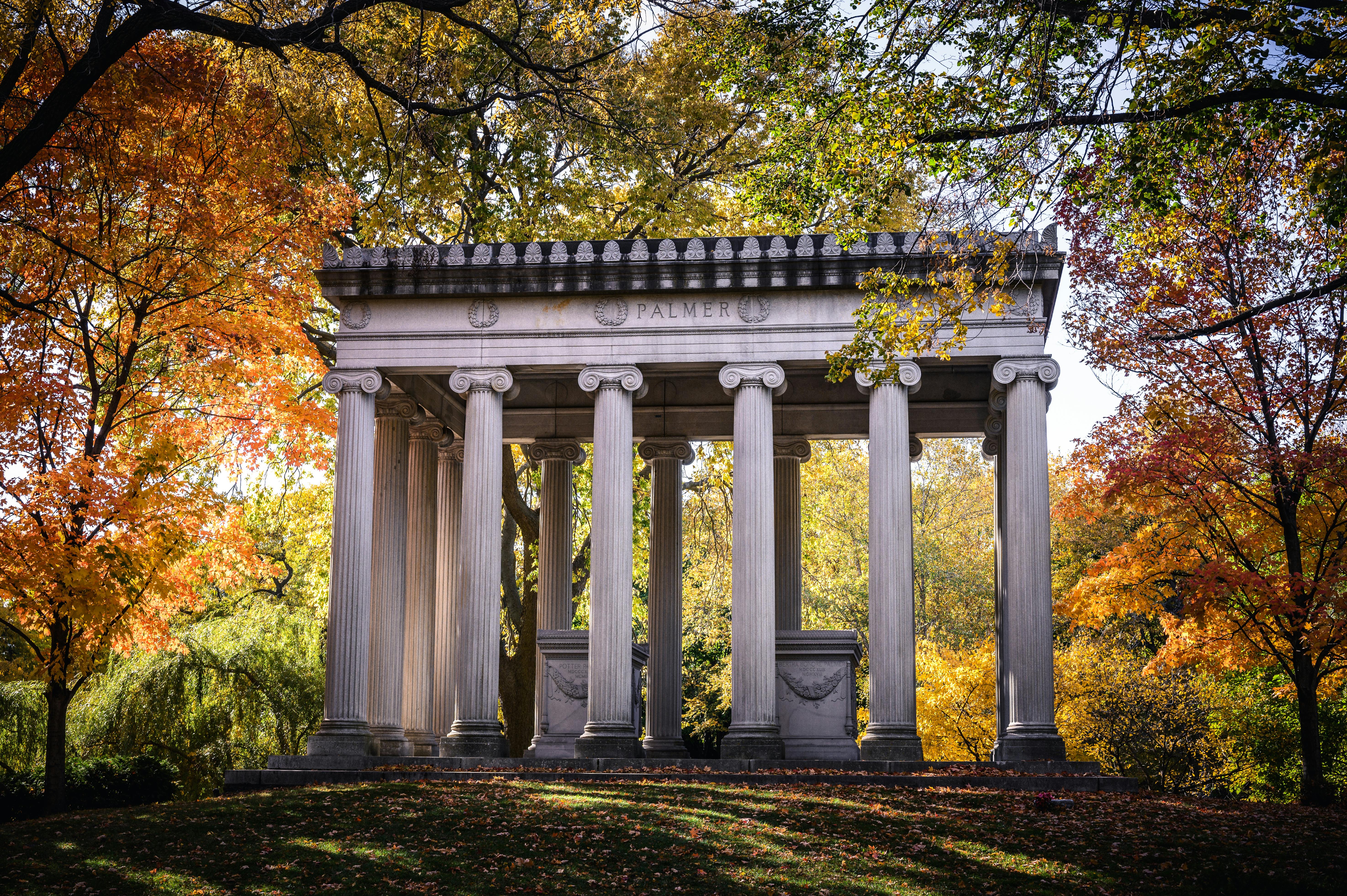 autumn serenity at palmer monument chicago