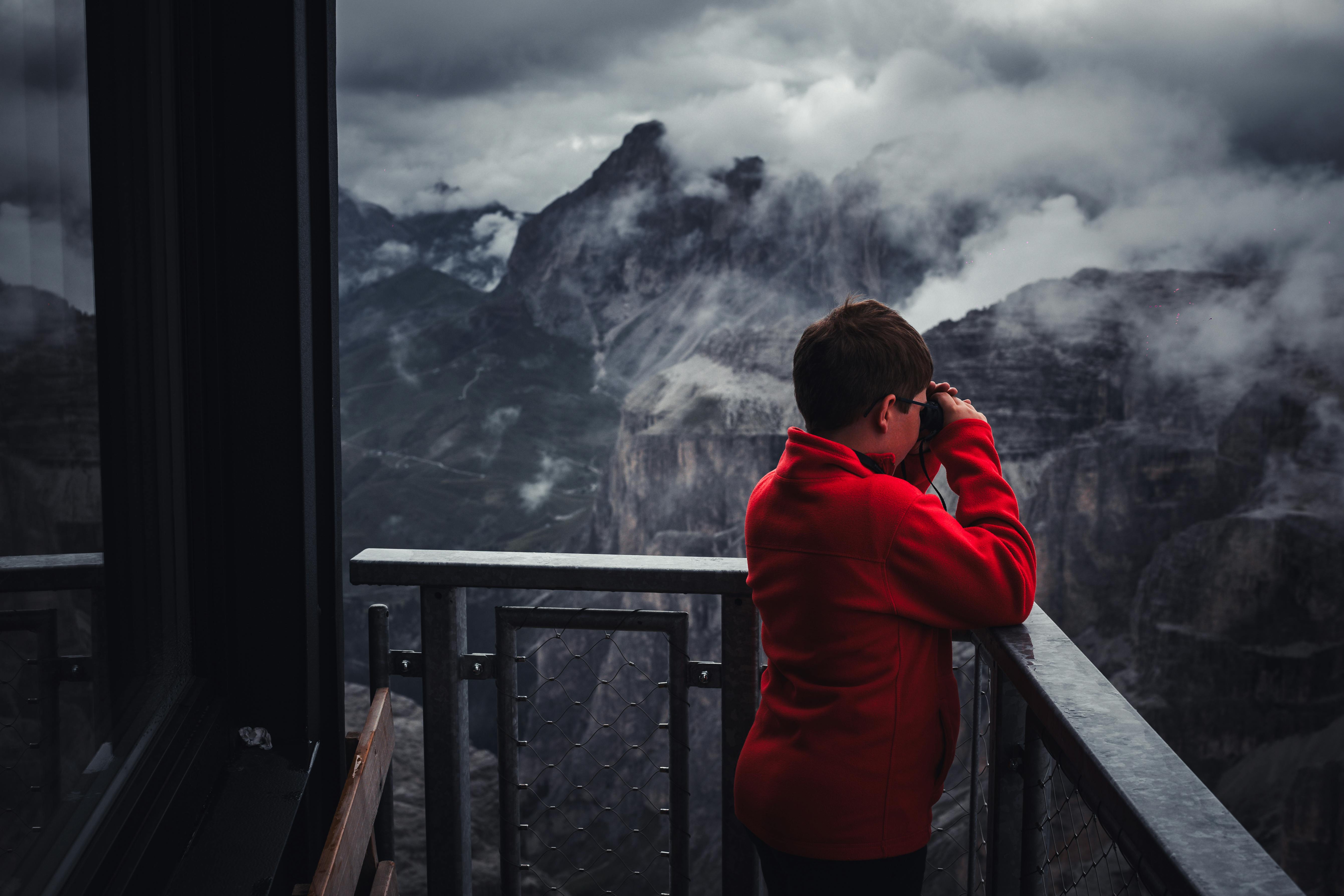 Vertiseit (Q1 Review): Look beyond volatile non-SaaS revenue — Photo by Gioele Gatto on Pexels