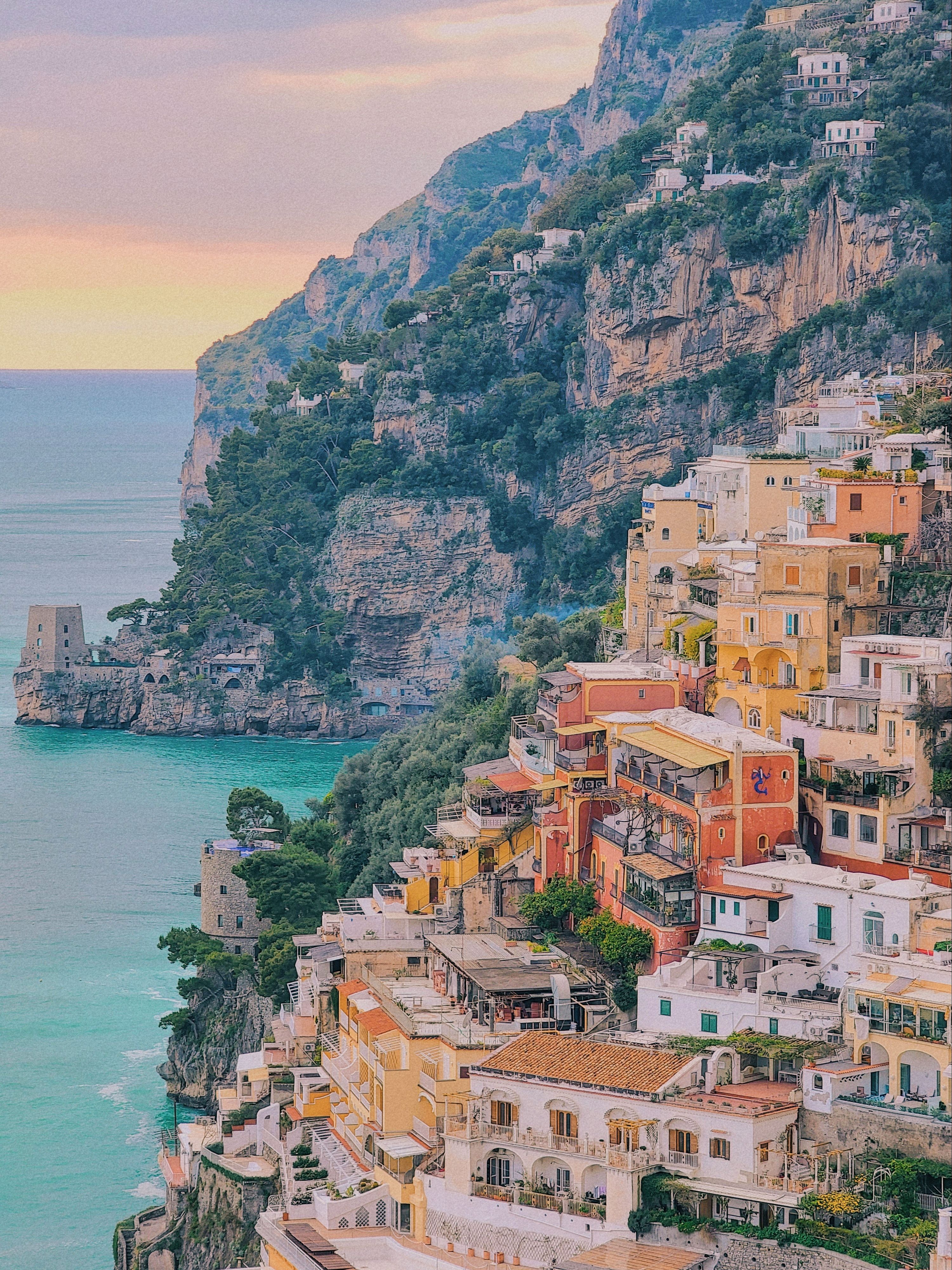 Drumul Zeilor — vedere asupra Positano de la înălțime