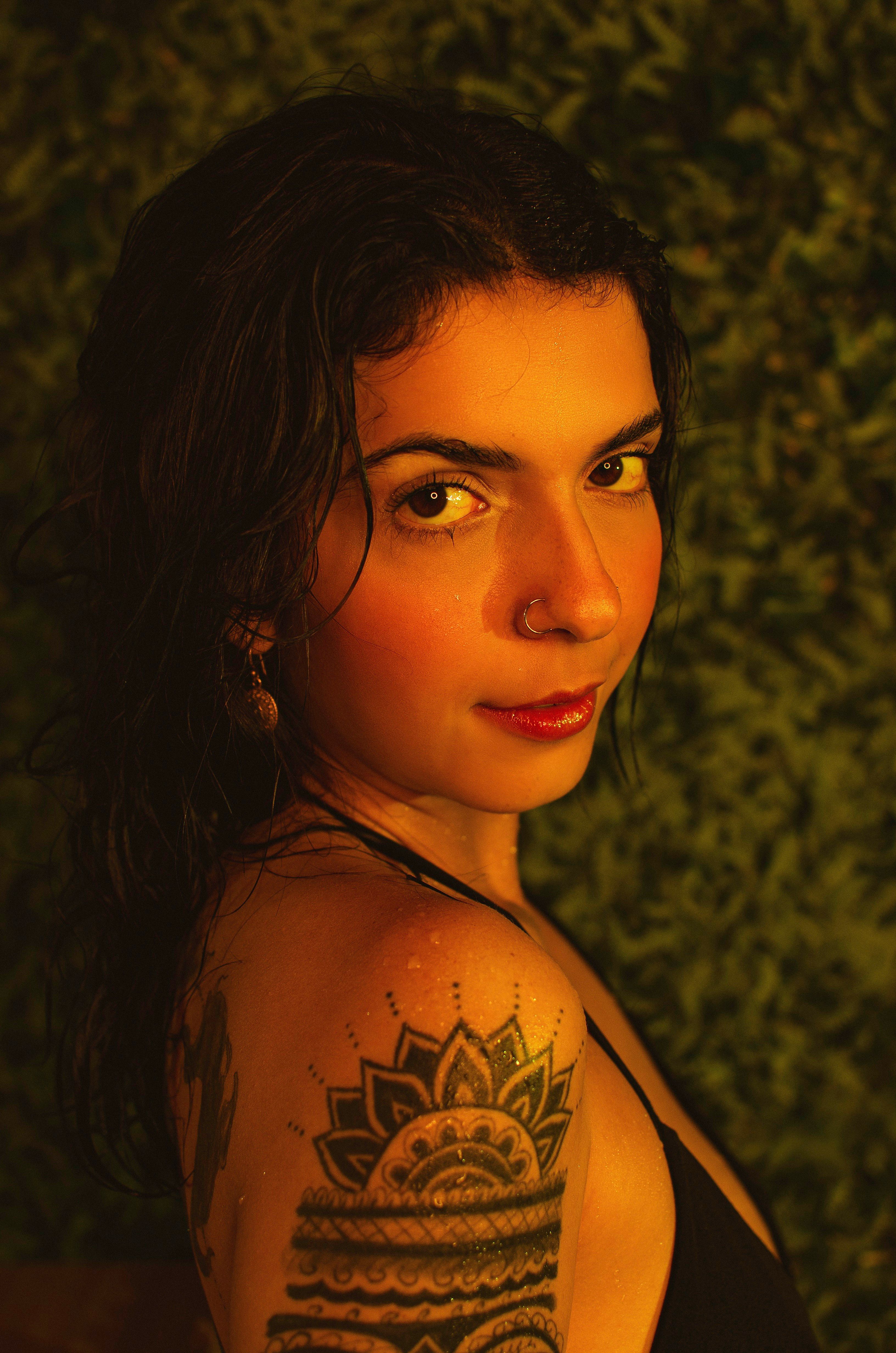 Gratis lagerfoto af body art, bøjleørering, dekorativ, elegant, feminin ...
