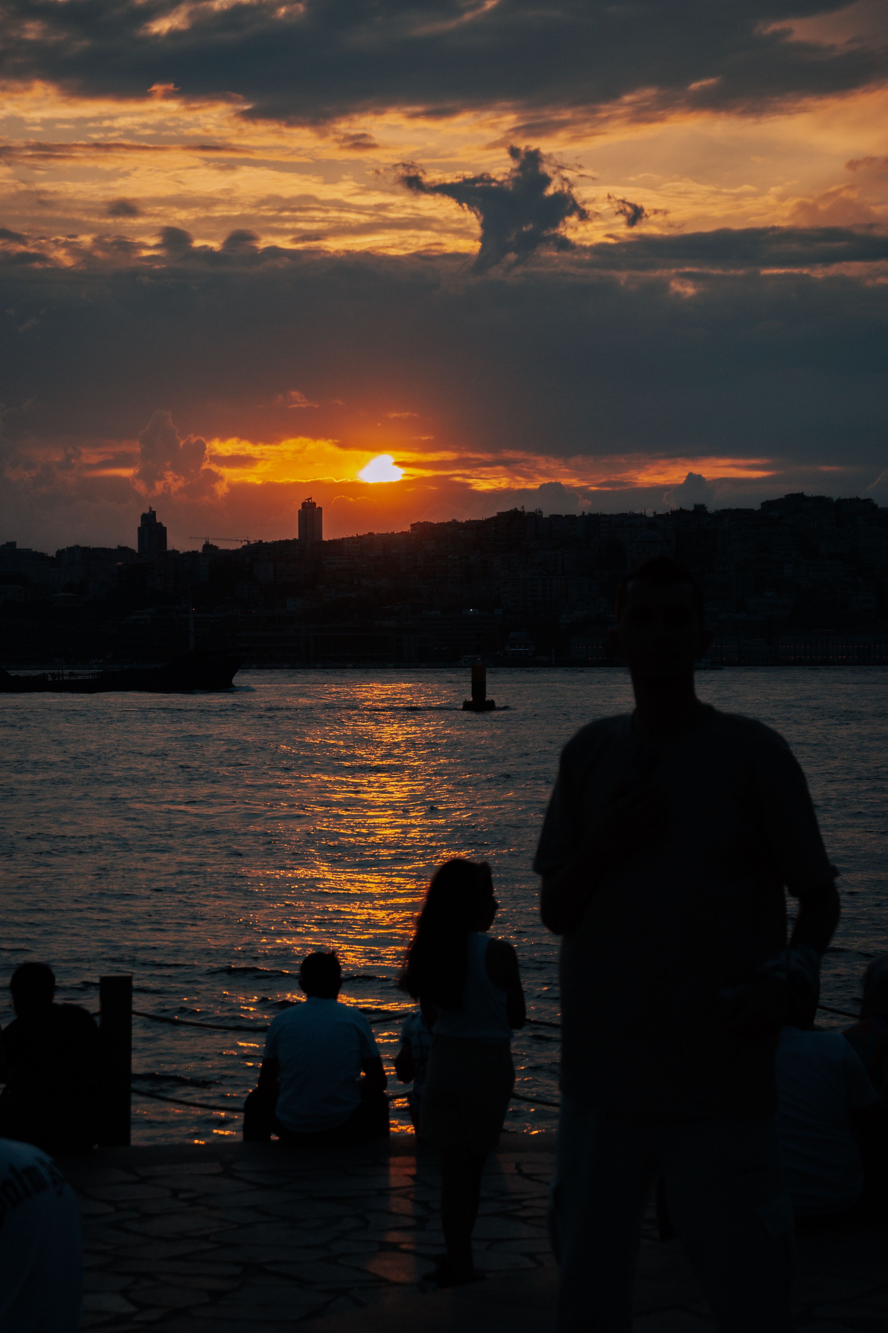 Silhouettes at Sunset by the Sea · Free Stock Photo