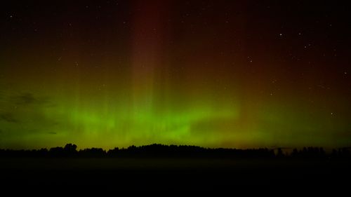 Free Captivating view of the aurora borealis illuminating a starry night sky in vibrant hues. Stock Photo