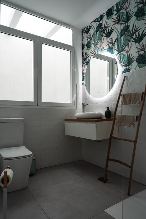 Free Contemporary bathroom in Lanzarote with tropical decor and minimalist design. Stock Photo