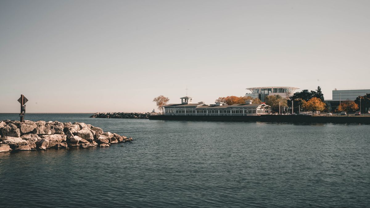How to Enter Holiday Giveaways in Milwaukee, Wisconsin Without Scams