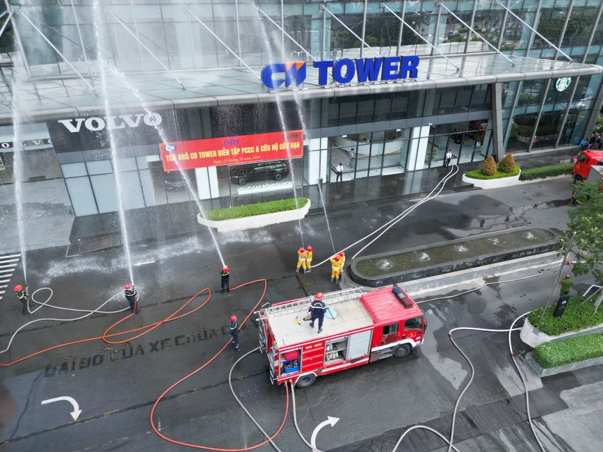 Foc devastator în centrul Iașului! Intervenție de urgență a pompierilor la un apartament incendiat pe strada Decebal