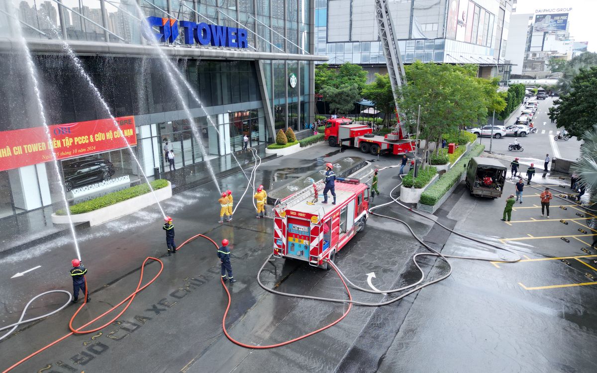 Emergency eyewash station in service