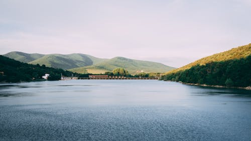 Photo Panoramique Du Lac Pendant La Journée