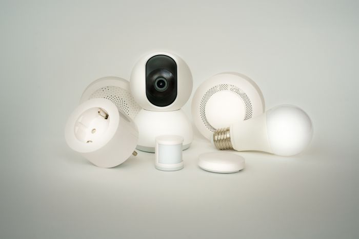 Prise, ampoule, détecteur et caméra connectés
