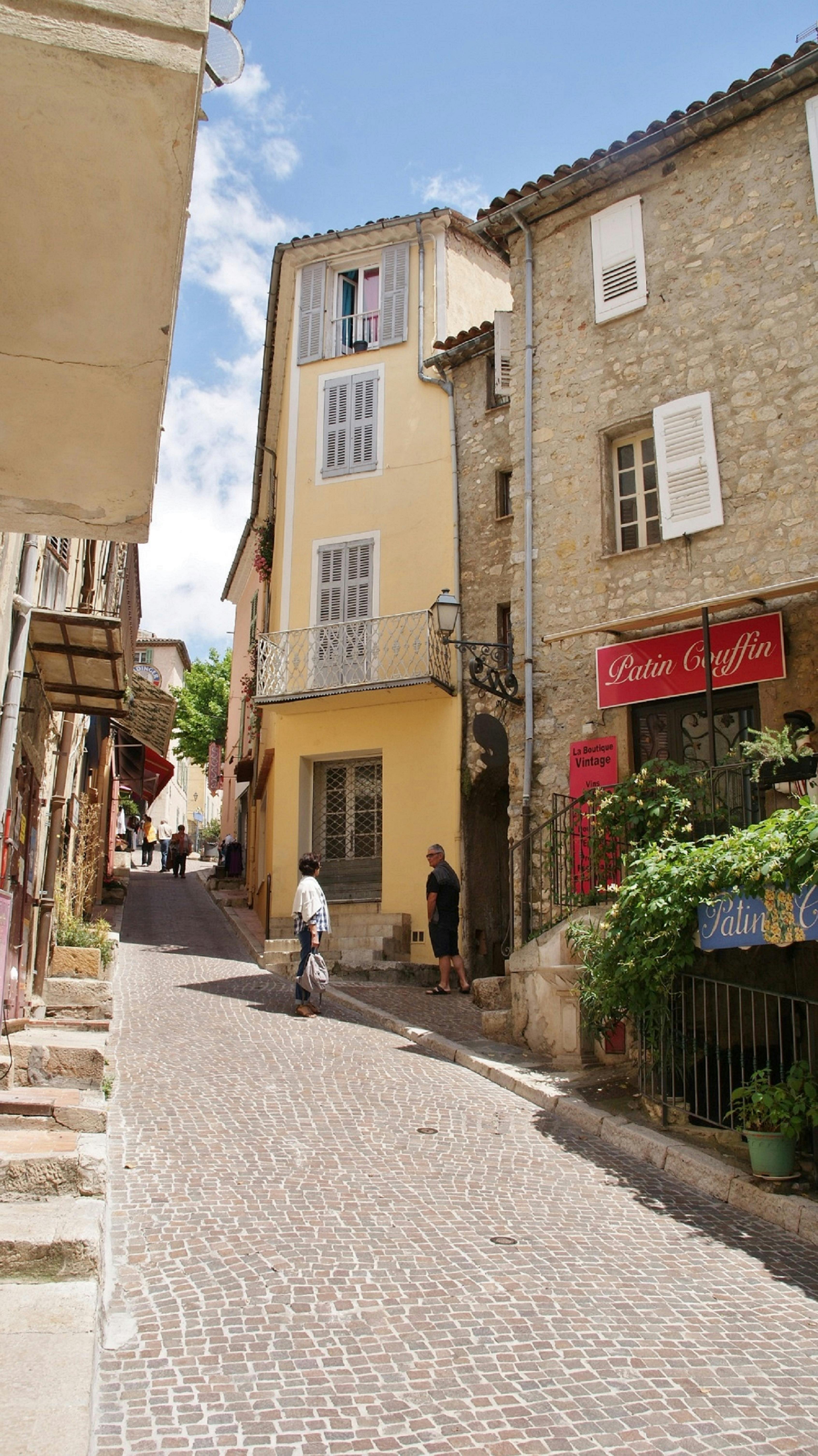 Explore the quaint cobblestone streets and historic architecture of Fayence, a picturesque village in France.