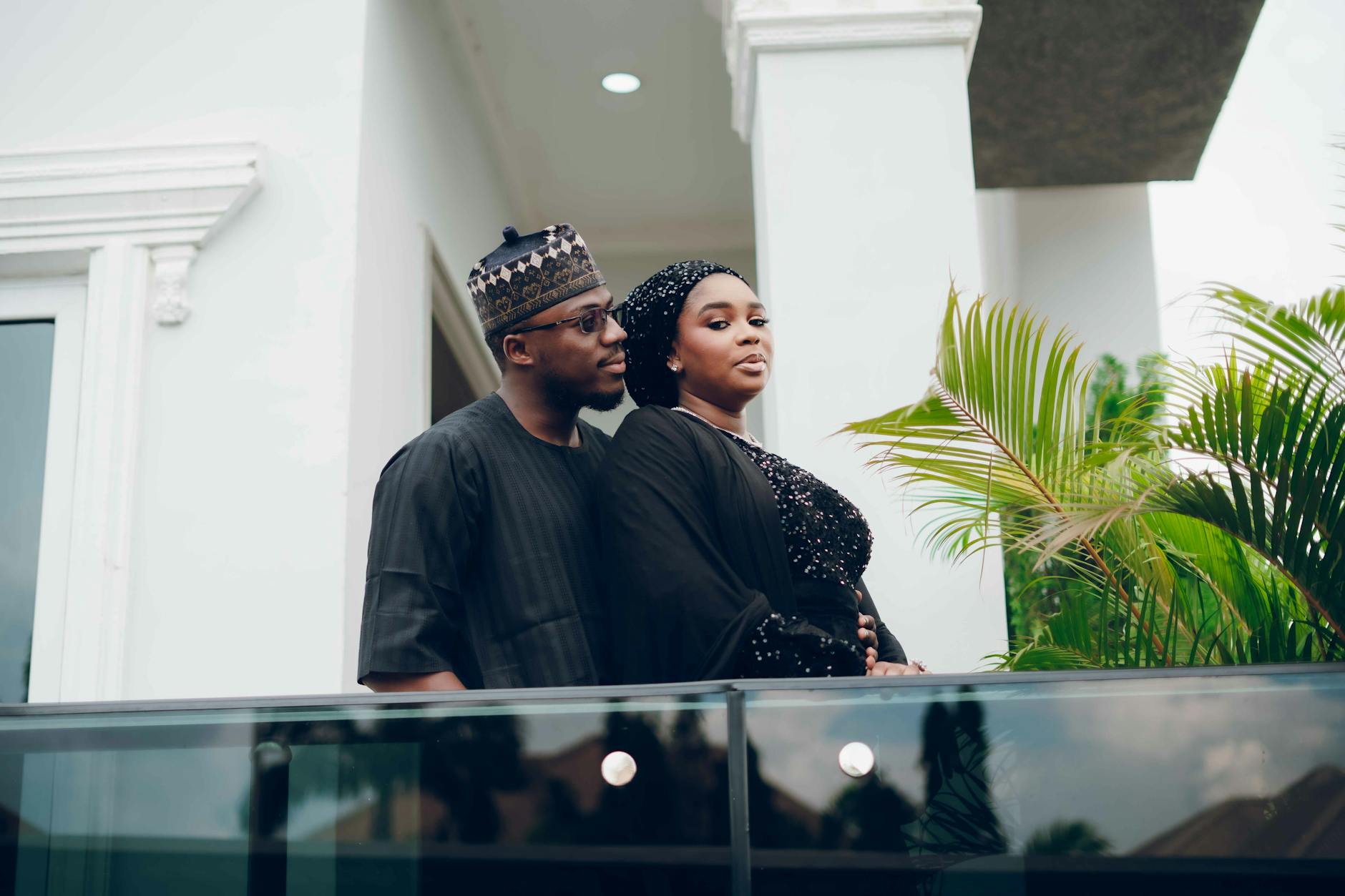 https://www.pexels.com/photo/elegant-couple-in-traditional-nigerian-attire-29096714/