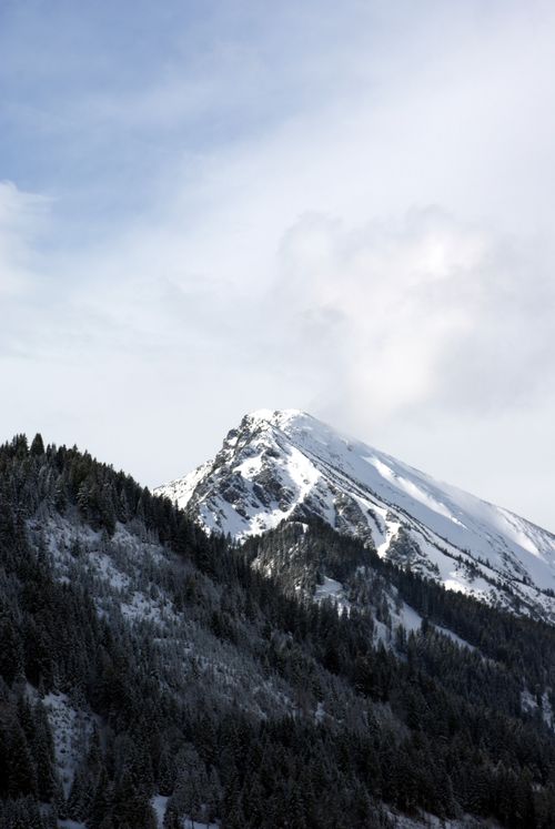 Free A stunning view of a snow-capped mountain peak in Austria during winter. Perfect for nature lovers. Stock Photo