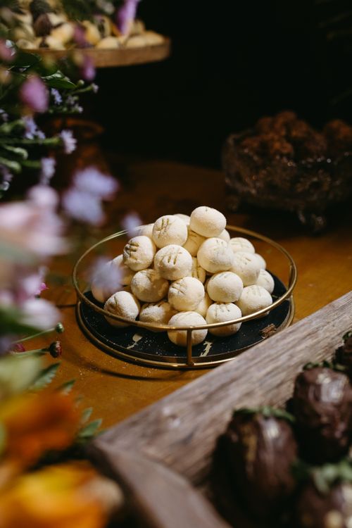 Free Elegant arrangement of gourmet bread rolls on a decorative tray, emphasizing artisan baking. Stock Photo
