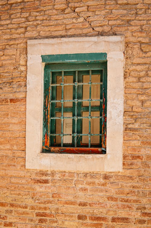 Gratuit Une Fenêtre Sur Un Mur De Briques Photos