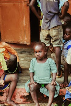 Niños jugando con juguetes